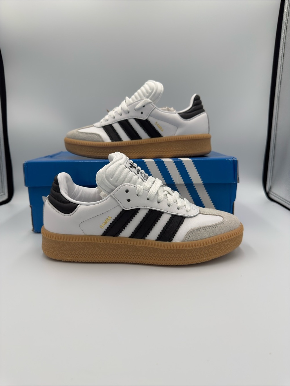 Adidas Samba Classic White/Black Gum Men’s Sneakers.  Size 5